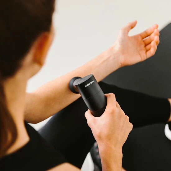 Blackroll Vibrationsmassagegerät "Fascia Gun" – Bild 10